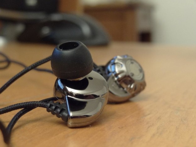 Monoprice 8320 Review â The best bang-for-buck earphones | Totally Dubbed
