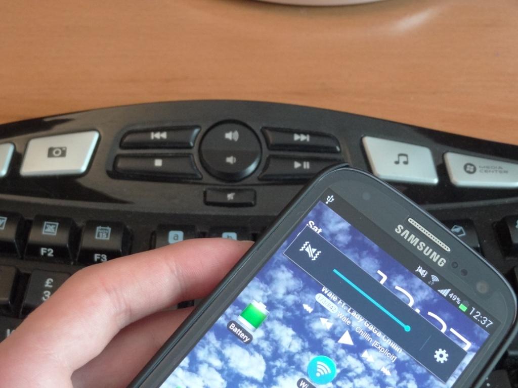 SGS3 USB OTG Keyboard’s volume keys Totally Dubbed