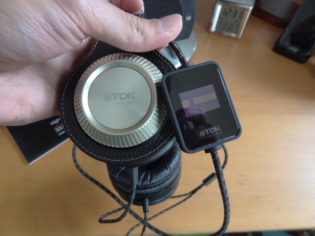 TDK ST800 - Adjusting the Headphone Volume