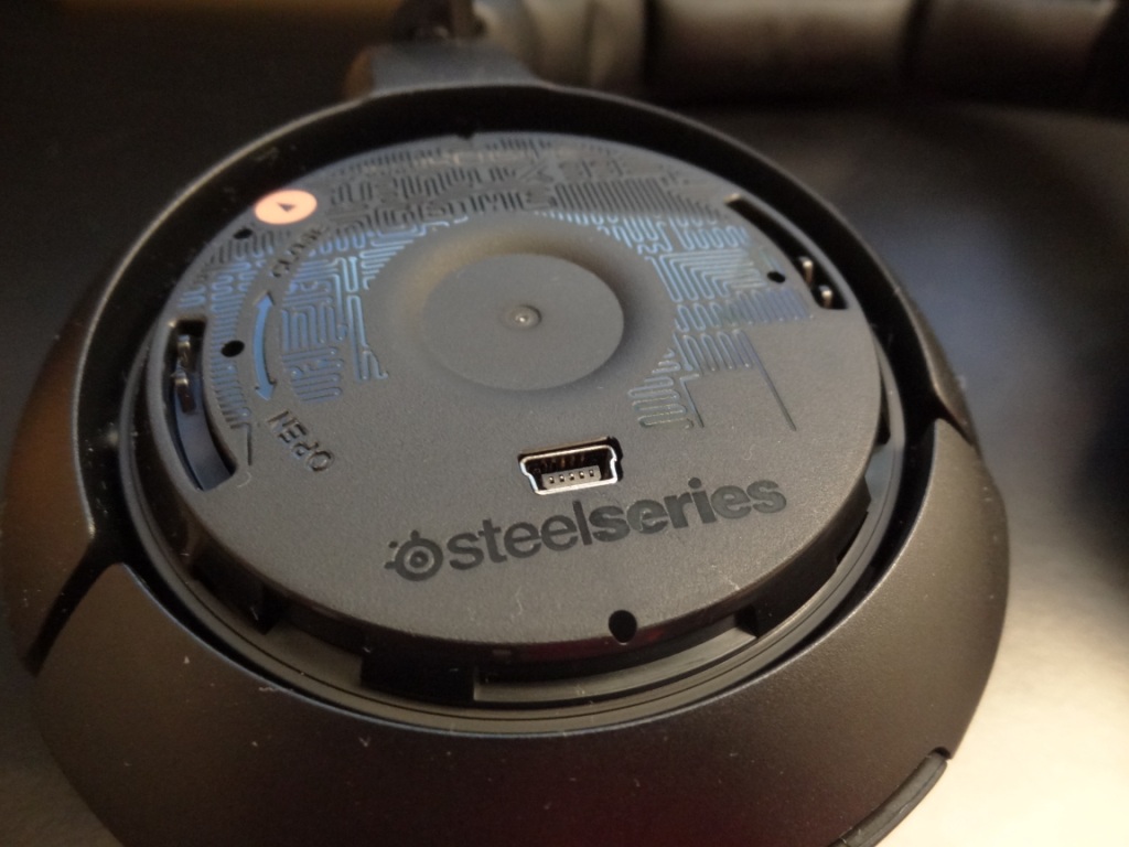 SteelSeries H Wireless - Charging port