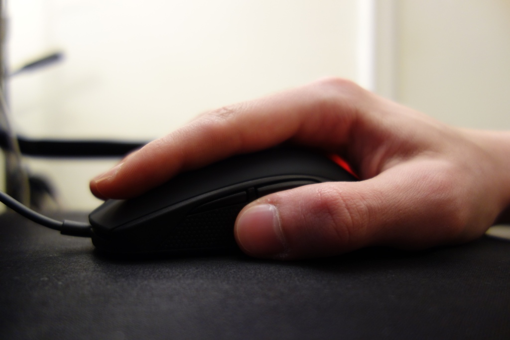 SteelSeries Rival 100 - Side view